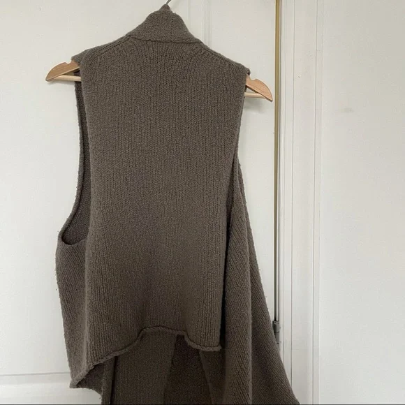 Taupe Asymmetrical Knit Vest - Picture 10 of 13